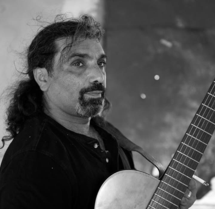 Portrait of Sharon Maor with a guitar.